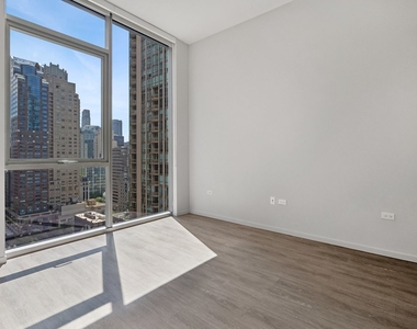 8 E Huron Street - Photo Thumbnail 10