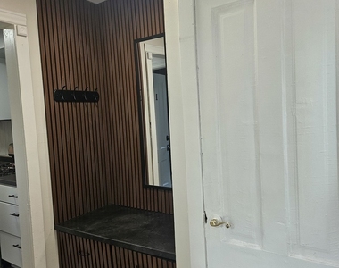 517 E Chicago Street - Photo Thumbnail 4