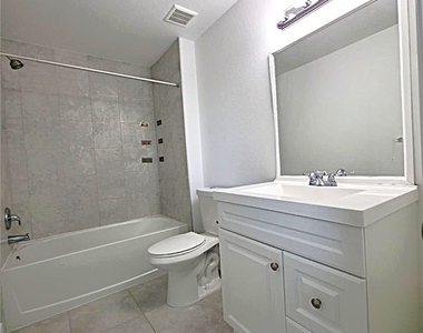 3614 Nw 43rd Street - Photo Thumbnail 13