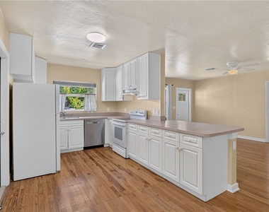 1484 Linhart Avenue - Photo Thumbnail 9