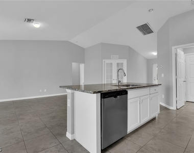 1736 Ne 1st Avenue - Photo Thumbnail 9
