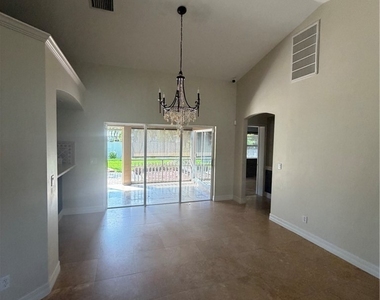 4312 Sw 25th Place - Photo Thumbnail 5