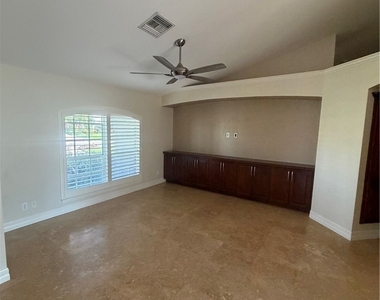 4312 Sw 25th Place - Photo Thumbnail 4