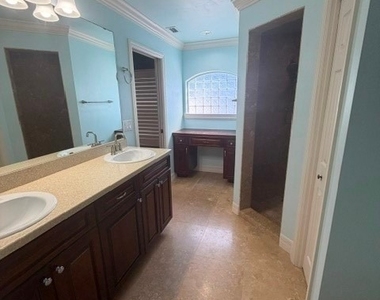4312 Sw 25th Place - Photo Thumbnail 7