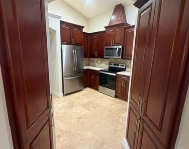 4312 Sw 25th Place - Photo Thumbnail 3