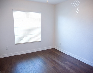 10324 Barberry Lane - Photo Thumbnail 4
