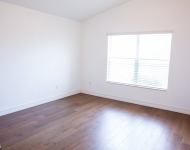 10324 Barberry Lane - Photo Thumbnail 5