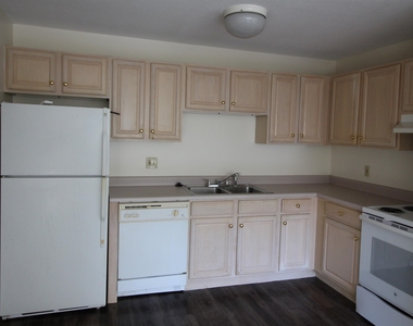 73 East Broadway - Photo Thumbnail 2