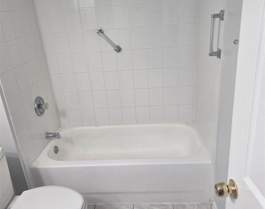 207 Se 23rd Place - Photo Thumbnail 7