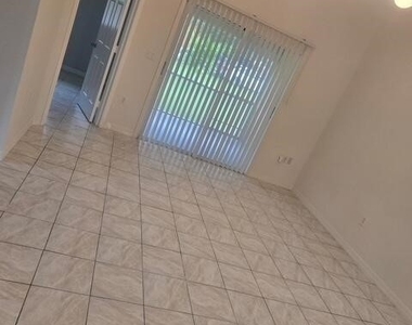 207 Se 23rd Place - Photo Thumbnail 2