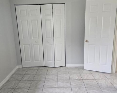 207 Se 23rd Place - Photo Thumbnail 6