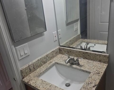 207 Se 23rd Place - Photo Thumbnail 5