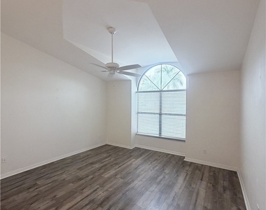 13205 Whitehaven Lane - Photo Thumbnail 4