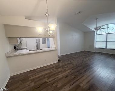13205 Whitehaven Lane - Photo Thumbnail 6
