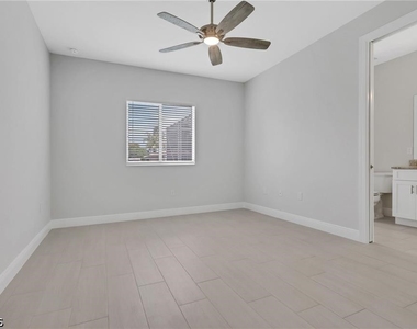 3818 Sw 17th Avenue - Photo Thumbnail 9
