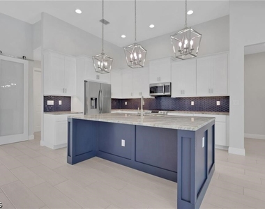 3818 Sw 17th Avenue - Photo Thumbnail 2