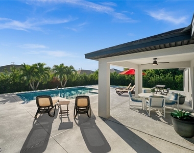 415 Sw 31st Place - Photo Thumbnail 1
