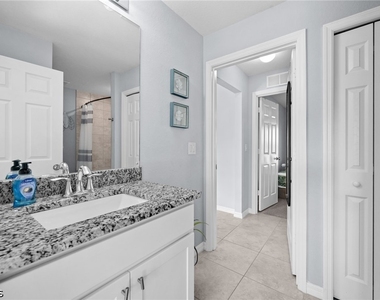 415 Sw 31st Place - Photo Thumbnail 31