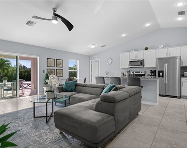 415 Sw 31st Place - Photo Thumbnail 7