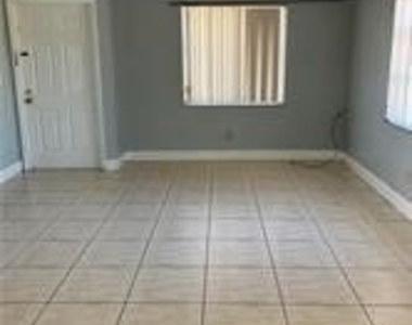 718 Se 46th Lane - Photo Thumbnail 2