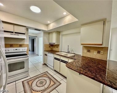 1902 Se 14th Street - Photo Thumbnail 3
