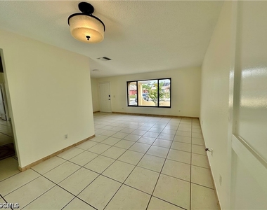 1902 Se 14th Street - Photo Thumbnail 2