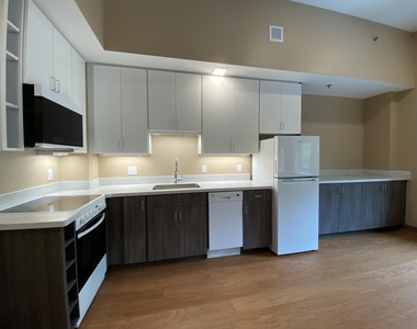 83 Hanover - Photo Thumbnail 22