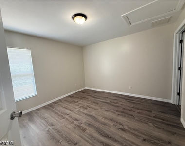 2508 Martin Avenue - Photo Thumbnail 5