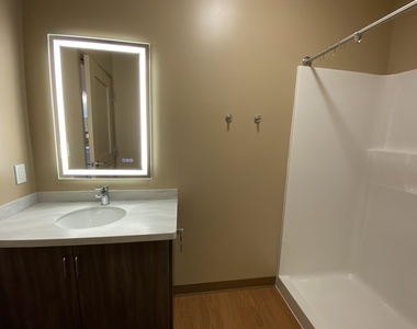 83 Hanover - Photo Thumbnail 40