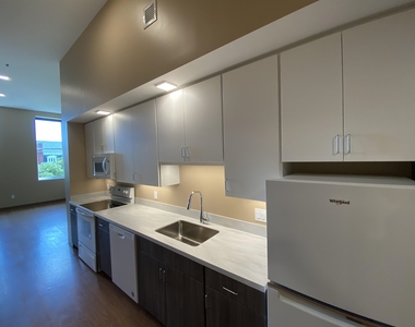 83 Hanover - Photo Thumbnail 18