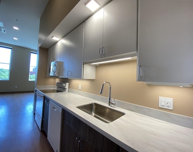 83 Hanover - Photo Thumbnail 21