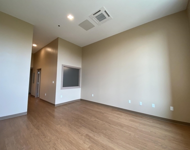 83 Hanover - Photo Thumbnail 30