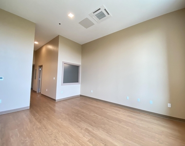 83 Hanover - Photo Thumbnail 31