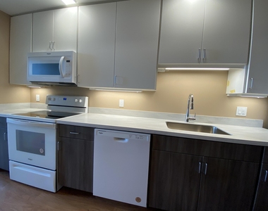 83 Hanover - Photo Thumbnail 12