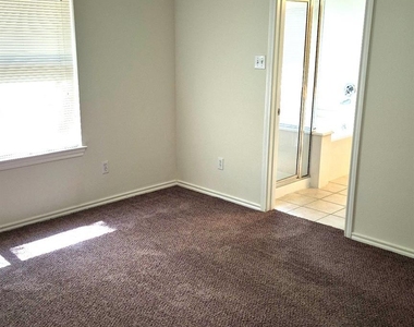 16215 Sandy Path - Photo Thumbnail 6
