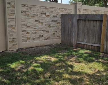 16215 Sandy Path - Photo Thumbnail 12