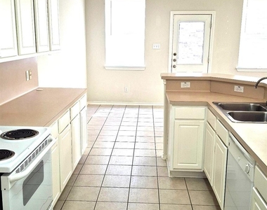 16215 Sandy Path - Photo Thumbnail 1