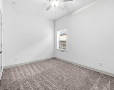19914 Valentina Pointe Drive - Photo Thumbnail 14