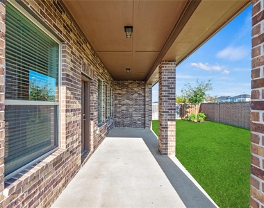 19914 Valentina Pointe Drive - Photo Thumbnail 8
