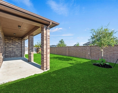 19914 Valentina Pointe Drive - Photo Thumbnail 4