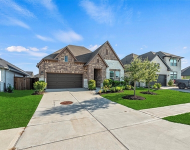 19914 Valentina Pointe Drive - Photo Thumbnail 3