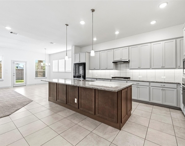 19914 Valentina Pointe Drive - Photo Thumbnail 22