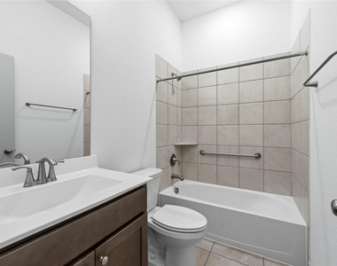 19914 Valentina Pointe Drive - Photo Thumbnail 13