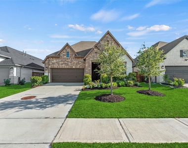 19914 Valentina Pointe Drive - Photo Thumbnail 2