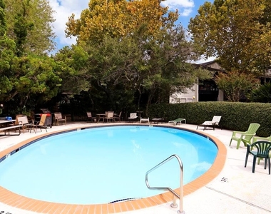 9009 Richmond Avenue - Photo Thumbnail 12