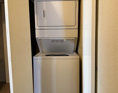 9009 Richmond Avenue - Photo Thumbnail 4