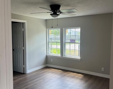 3434 Easy Street - Photo Thumbnail 4