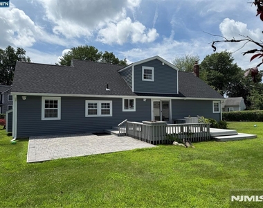 987 Pleasant - Photo Thumbnail 1