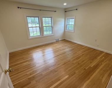 987 Pleasant - Photo Thumbnail 4