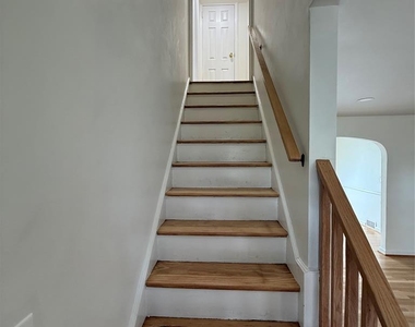 987 Pleasant - Photo Thumbnail 9